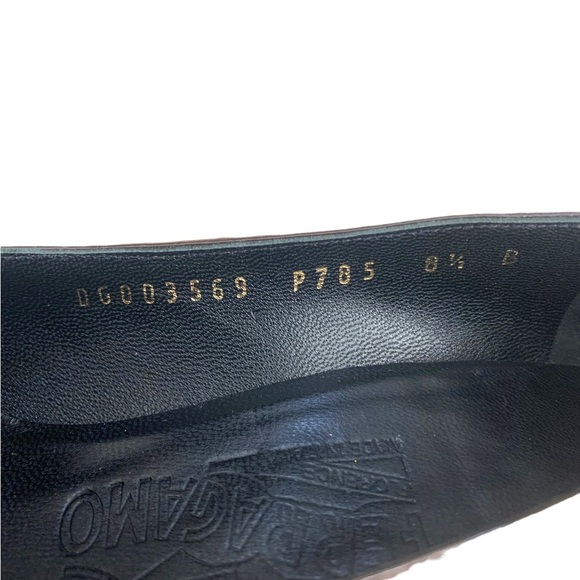 Salvatore Ferragamo Brown Leather Heels with Signature Front Bow. Size 8.5 B. - Picture 10 of 10